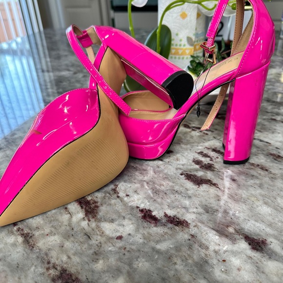 New Express heels - Picture 4 of 6